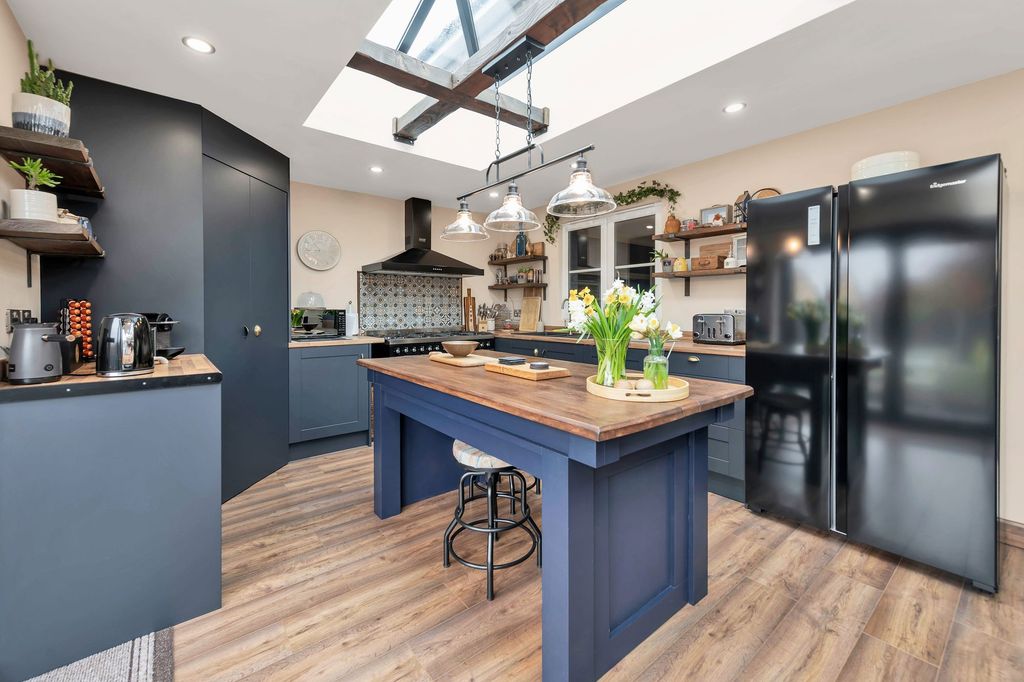 Property photo 3 of 20