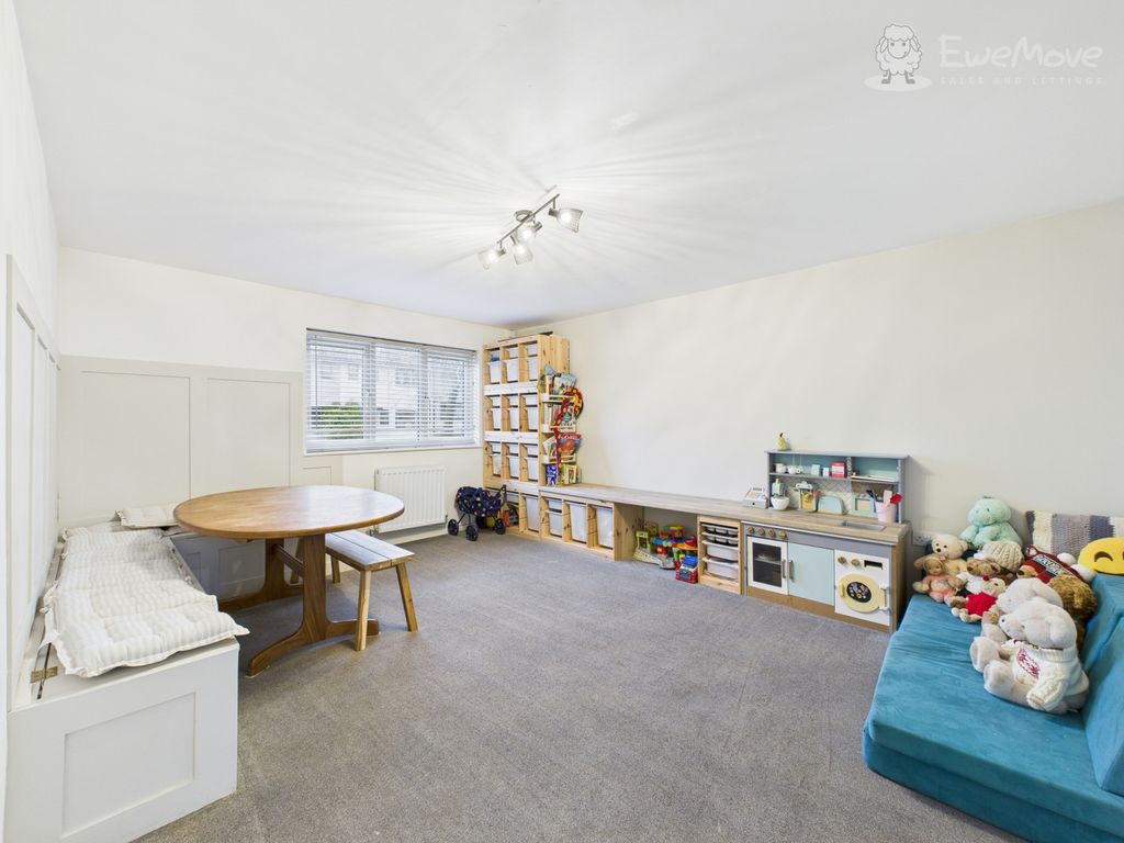 Property photo 2 of 12 Cam03624G0-Pr0183-Still001