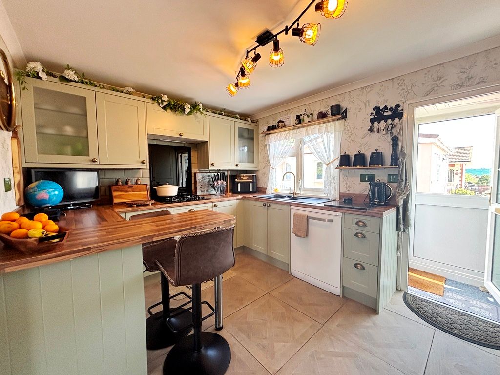 Property photo 2 of 12 Kitchen