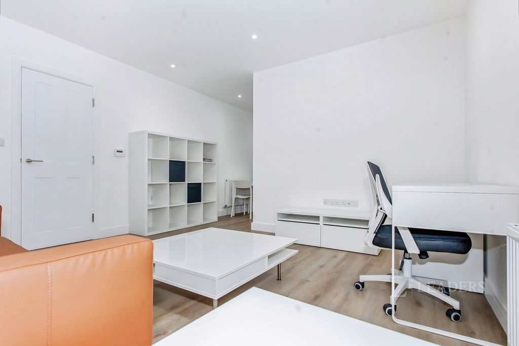 Property photo 2 of 10 Pbox-Img.Jpg
