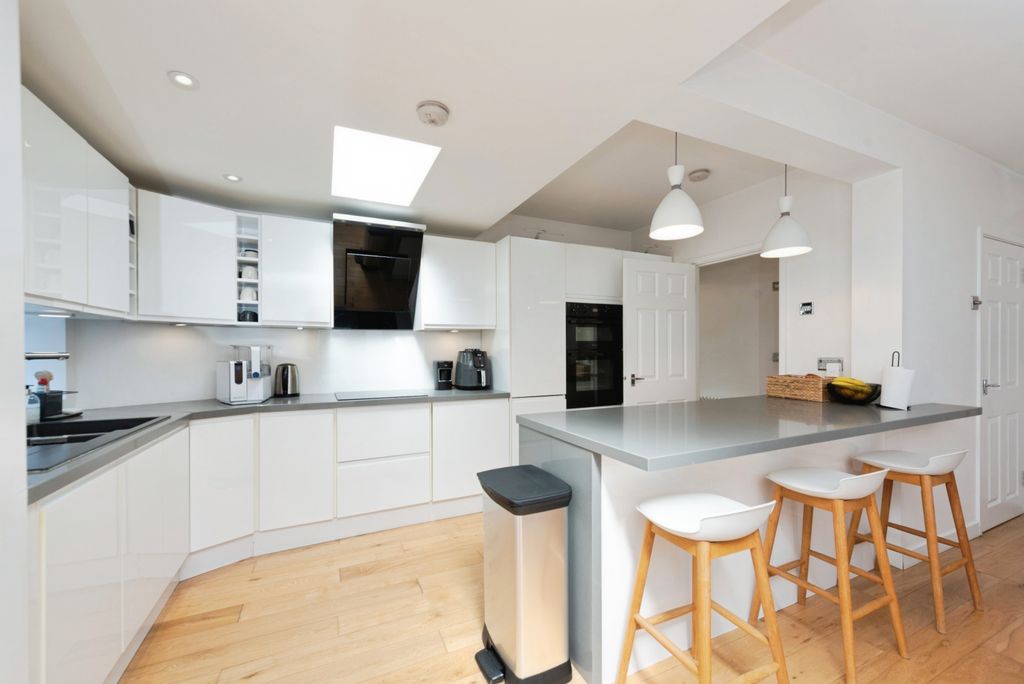 Property photo 3 of 17 Cheltenham2Of34