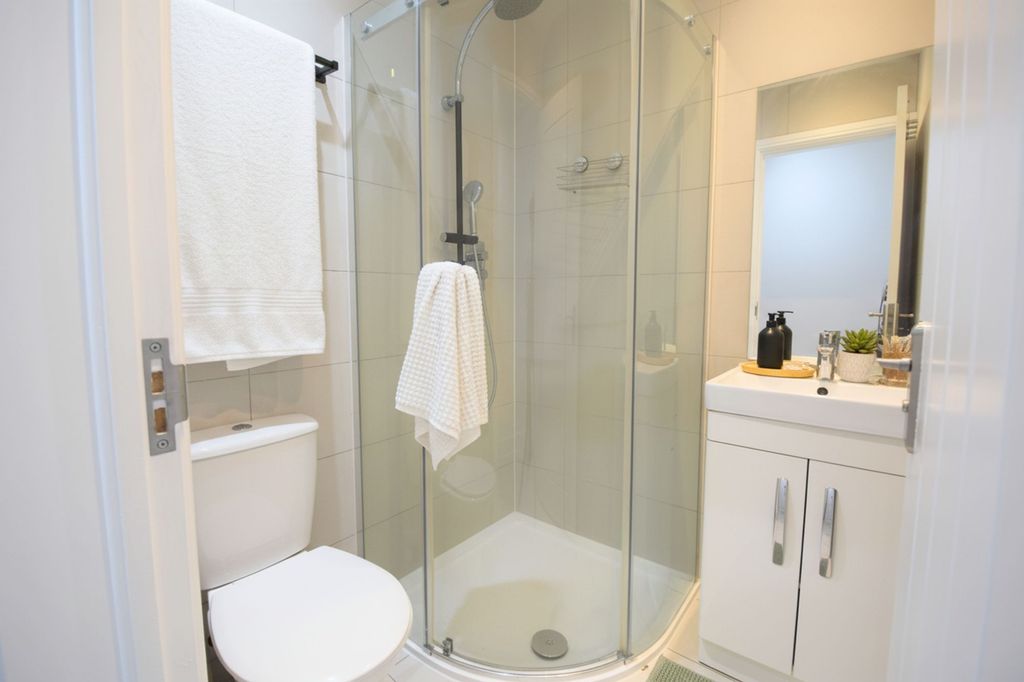 Property photo 3 of 3