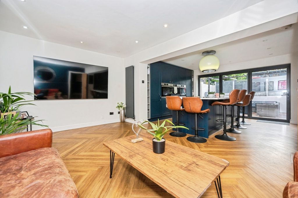 Property photo 2 of 17 Pbox-Img.Jpg