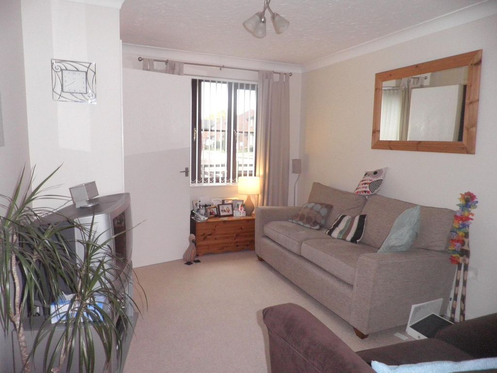 Property photo 2 of 5 Living Room