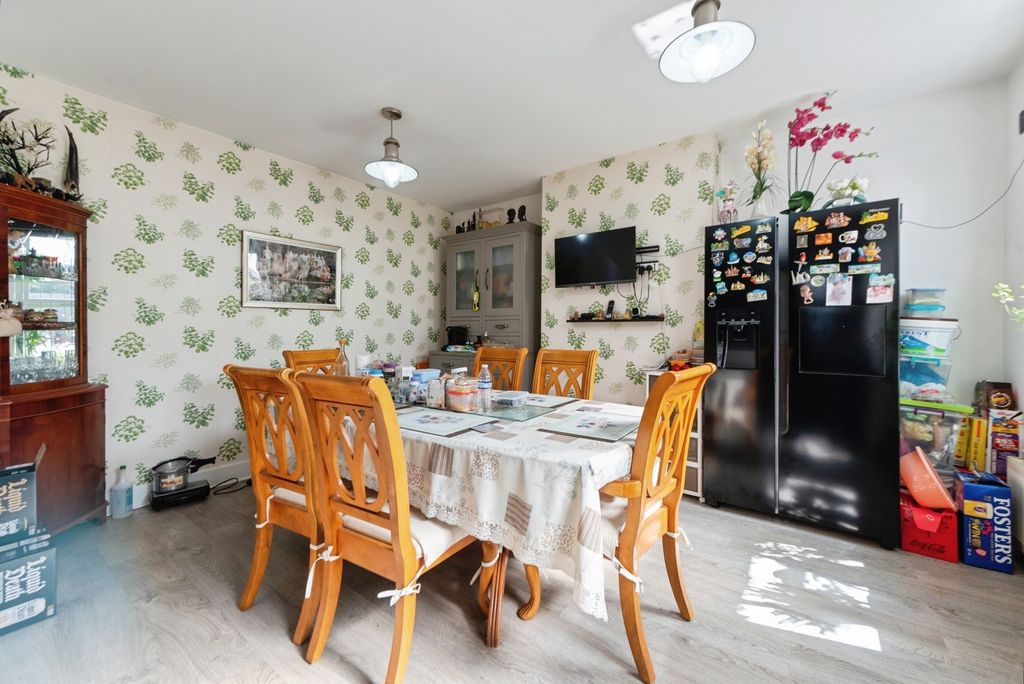 Property photo 3 of 17 Photo