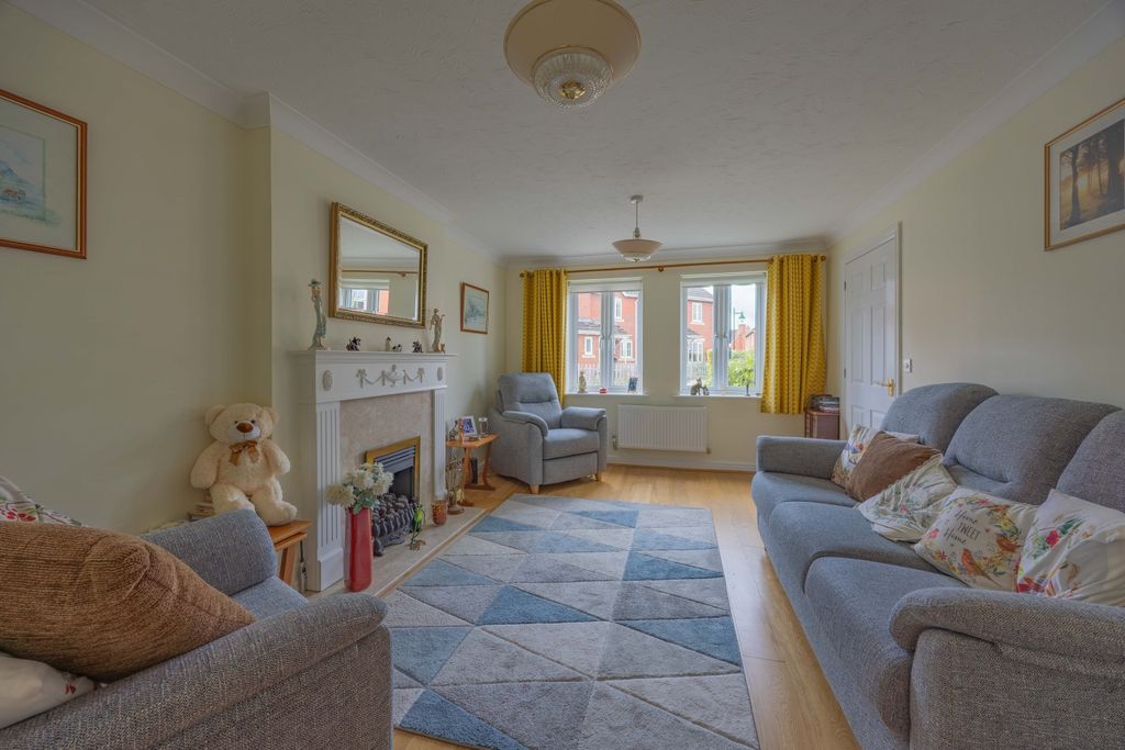 Property photo 3 of 23 Ewemove Taunton - Burge Crescent (7)