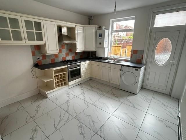 Property photo 3 of 7 Kitchen.Jpg