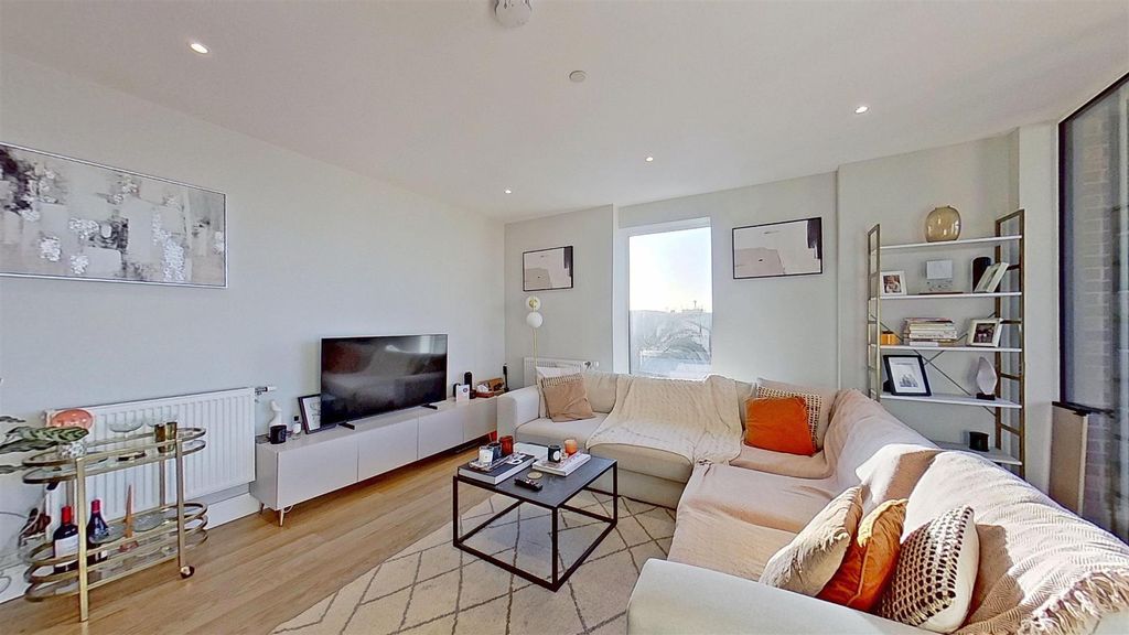 Property photo 2 of 11 Bushane-Court-Summerstown-Sw17-12212025_204026.Jpg