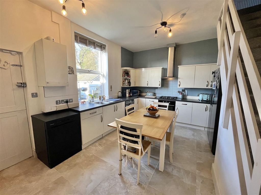 Property photo 3 of 11 Dining Kitchen