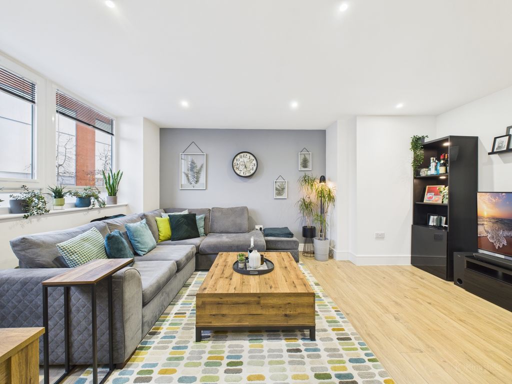 Property photo 1 of 9 Cam02136G0-Pr0497-Still013