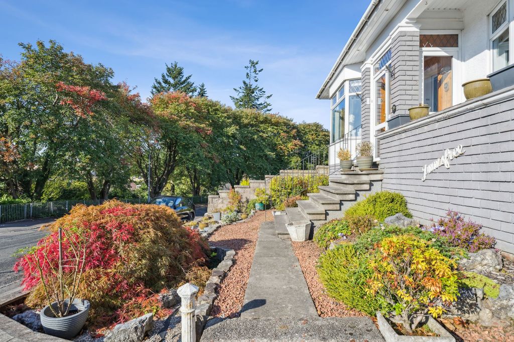 Property photo 2 of 40