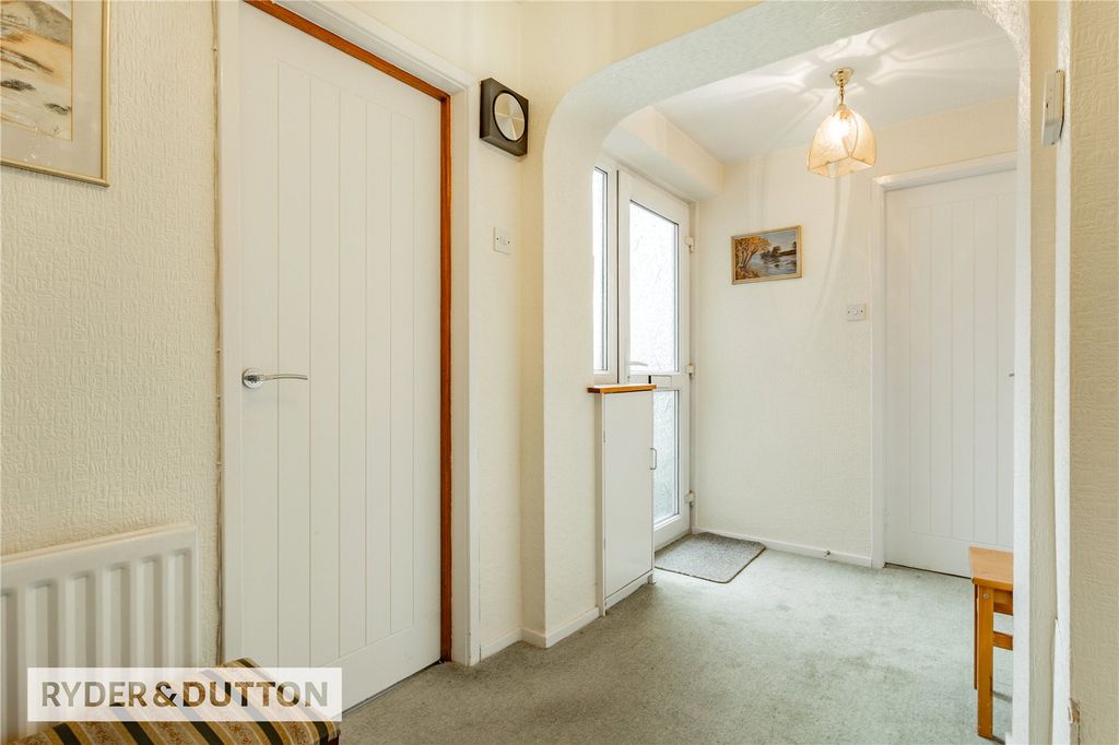 Property photo 3 of 22 Entrance Hall