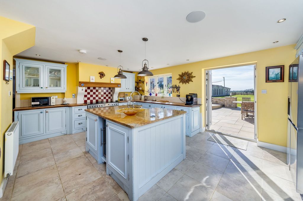 Property photo 2 of 68