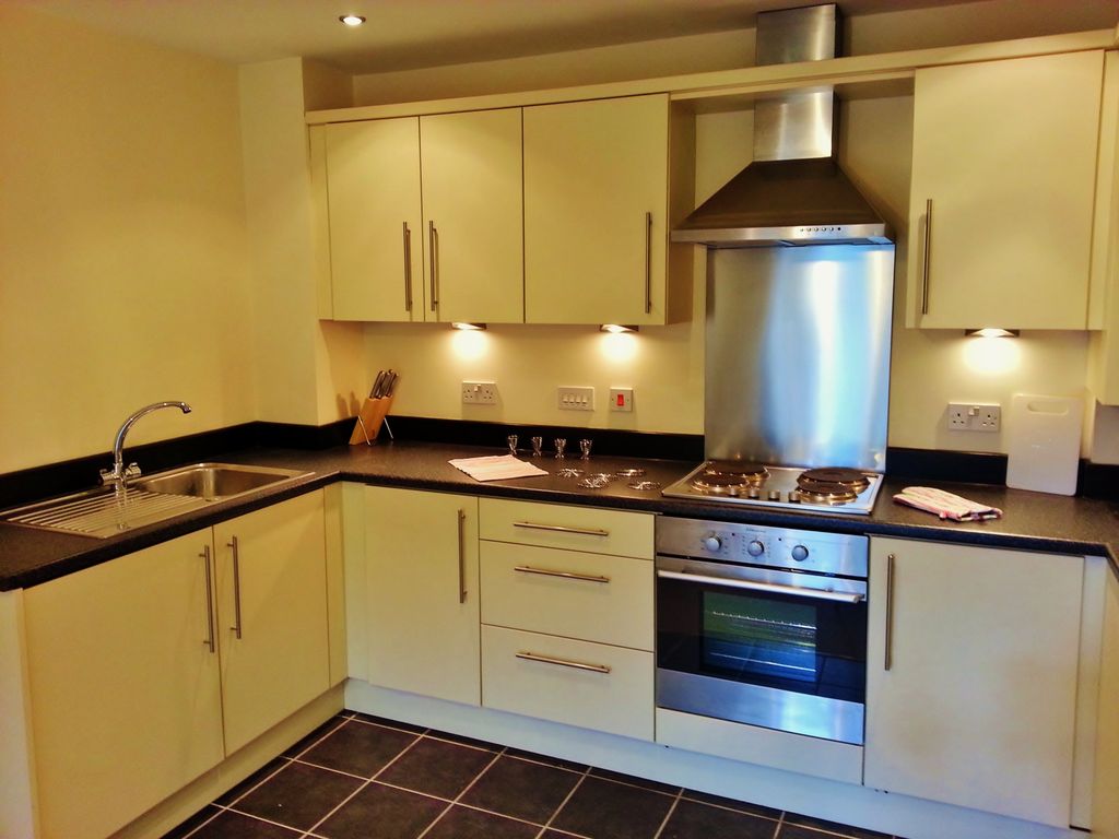 Property photo 2 of 9 Kitchen