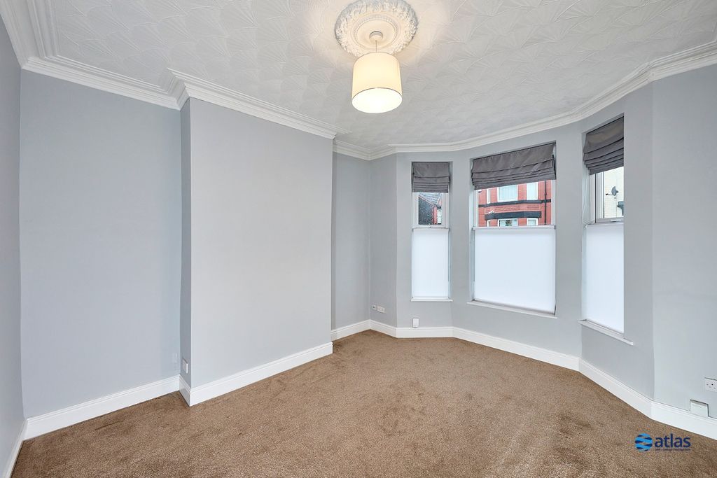 Property photo 2 of 16 Lounge