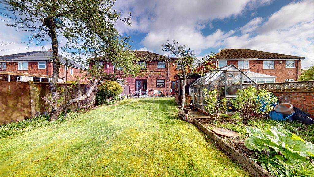 Property photo 3 of 28 Mercer Road Rear Garden