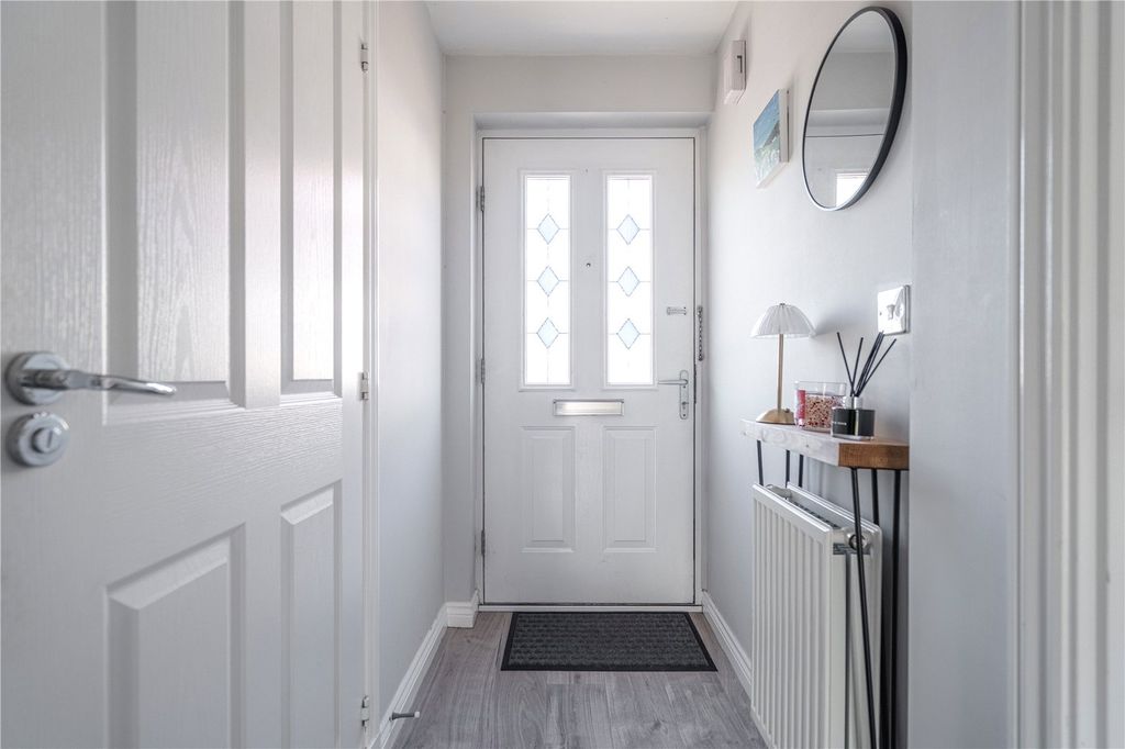 Property photo 2 of 13 Caledonian Crescent