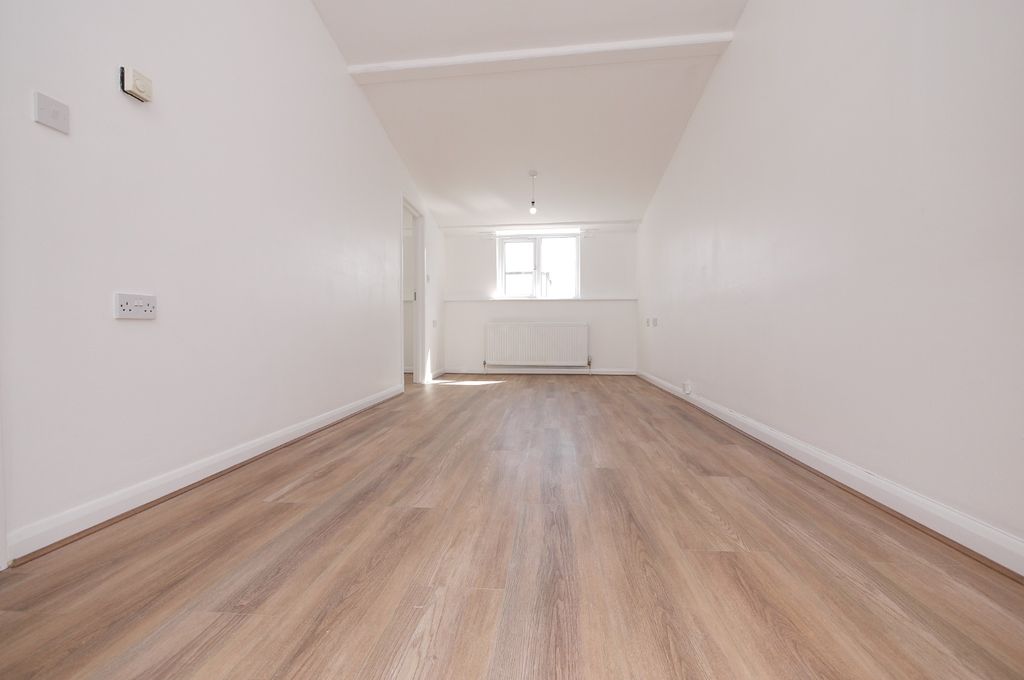 Property photo 1 of 11 1697811