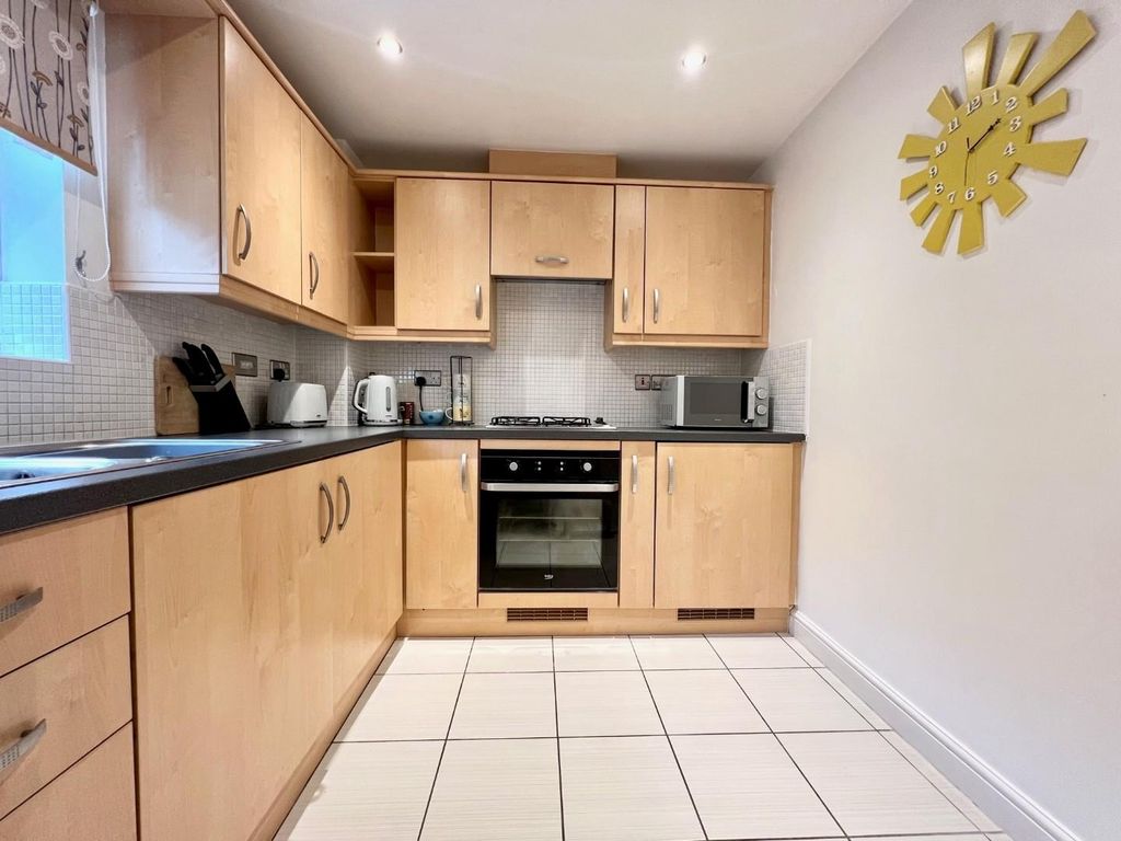 Property photo 3 of 9 21 Coppice 5.Jpg