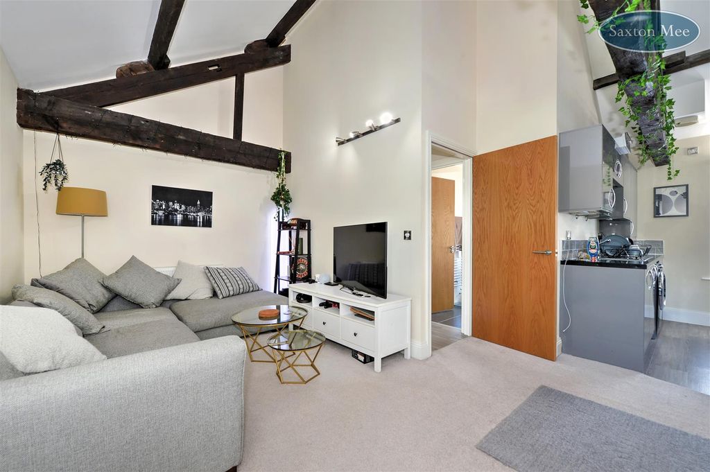 Property photo 3 of 21 Lounge 4.Jpg