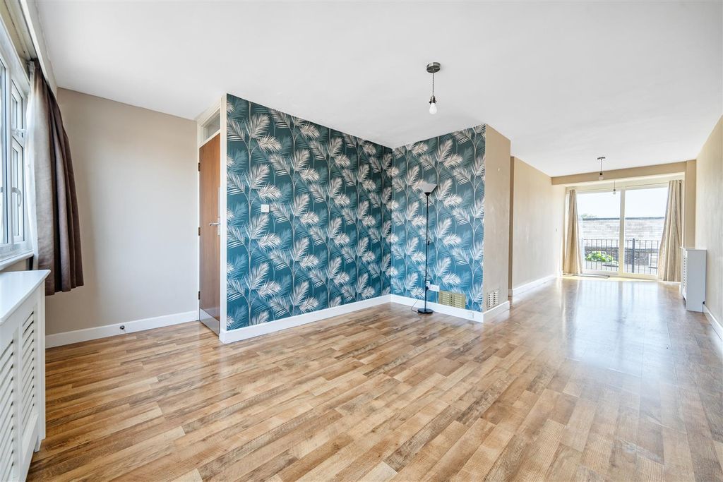 Property photo 3 of 17 Living/Dining Room