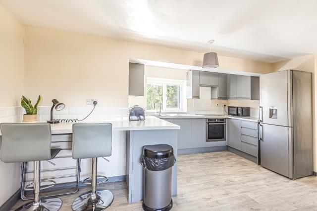 Property photo 3 of 10 Kitchen