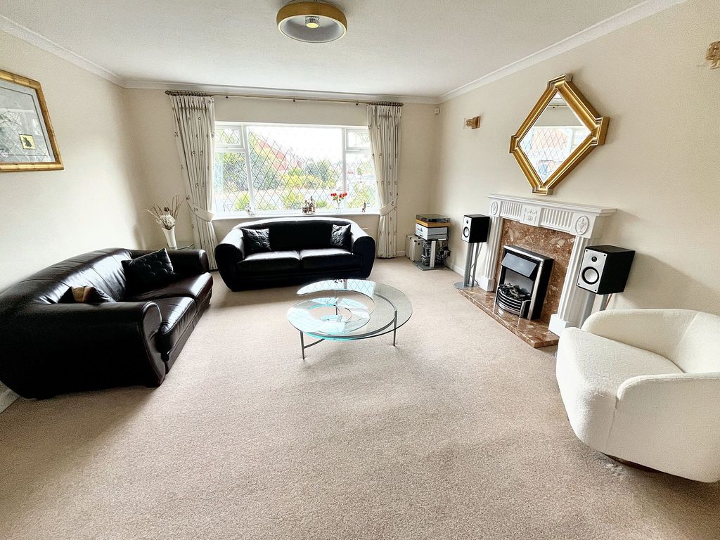 Property photo 3 of 32