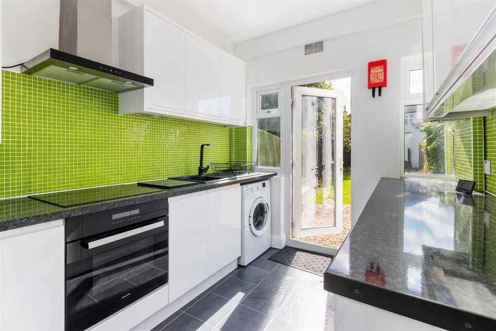 Property photo 3 of 12 Kitchen
