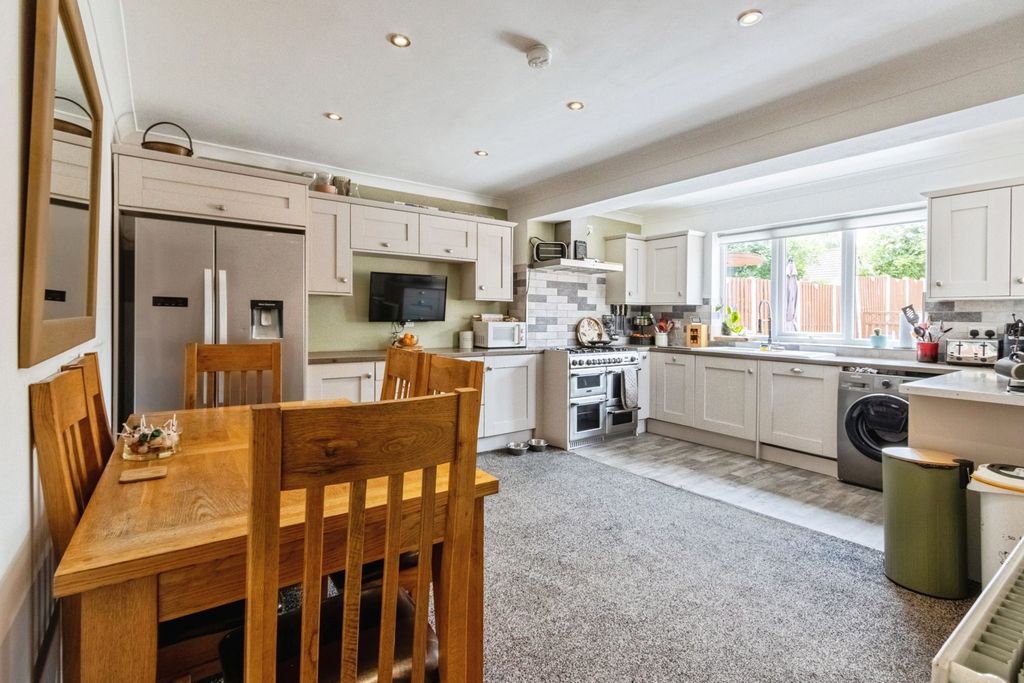 Property photo 3 of 19 Pbox-Img.Jpg