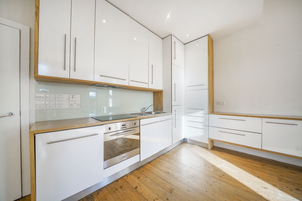 Property photo 3 of 7