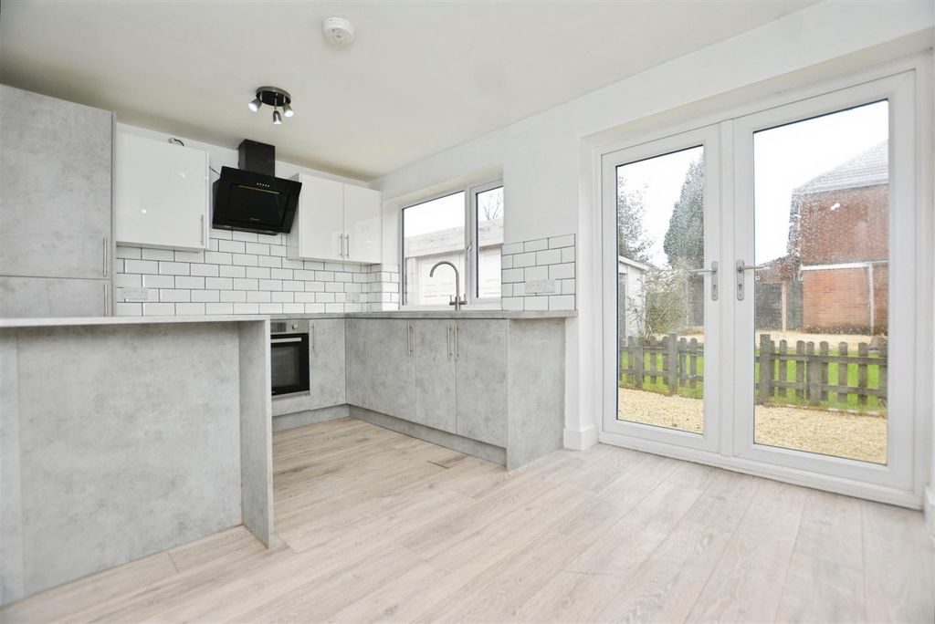 Property photo 2 of 20 Kitchen