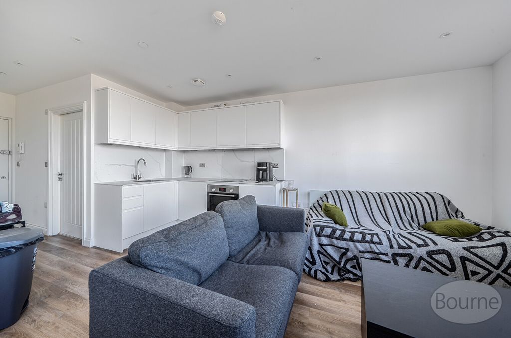 Property photo 3 of 10 2B30E90F-1Fc1-42A...