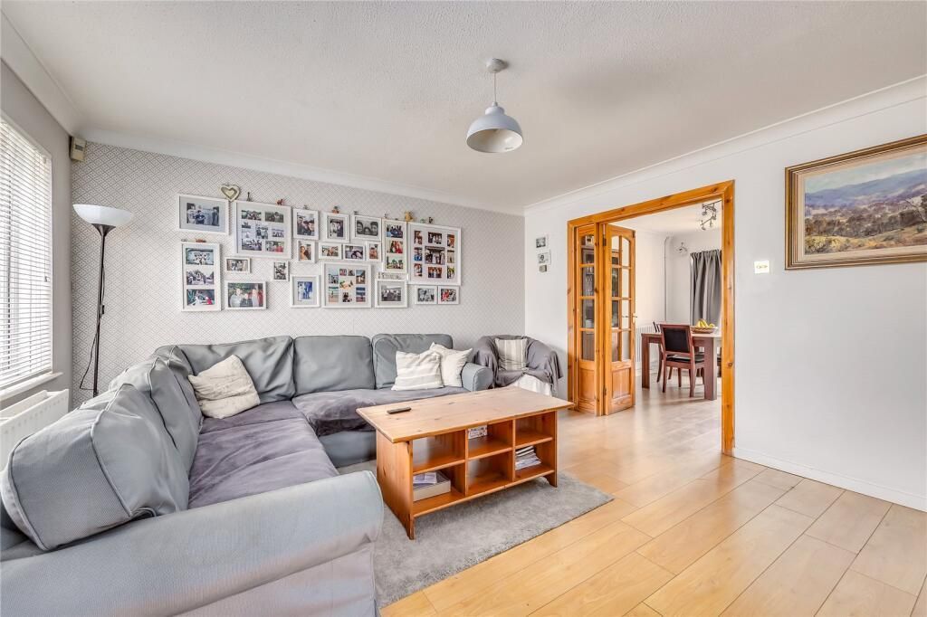 Property photo 2 of 20 Lounge