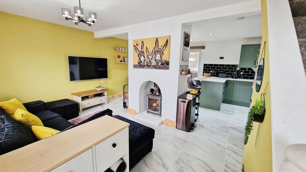 Property photo 2 of 18