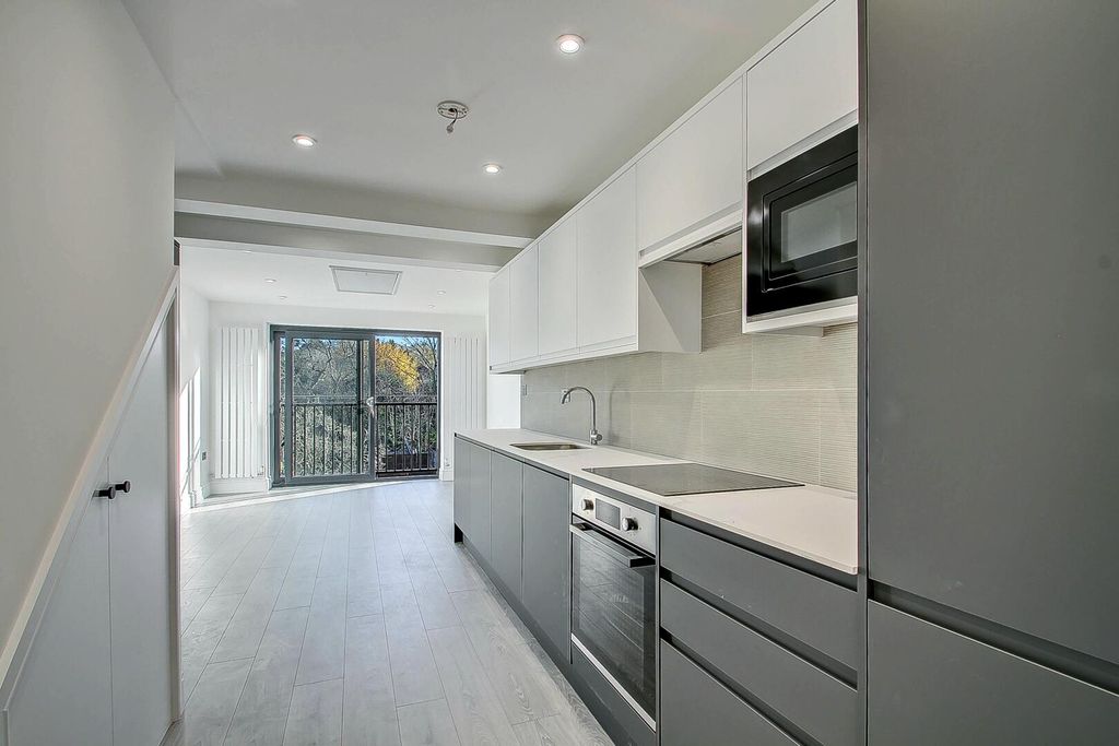 Property photo 2 of 17 Kitchen