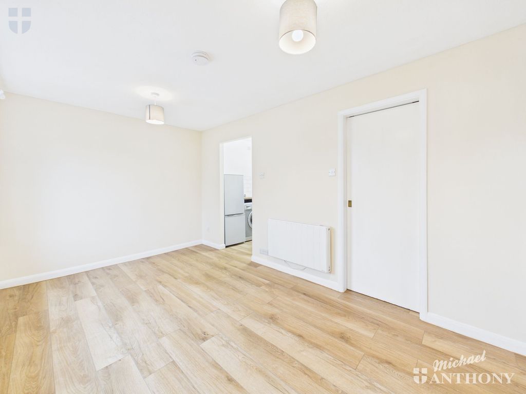 Property photo 3 of 5 E636038c1B7c44c8945d1E28Fac44Dd8_80_Cam03852G0-Pr0557-Still004