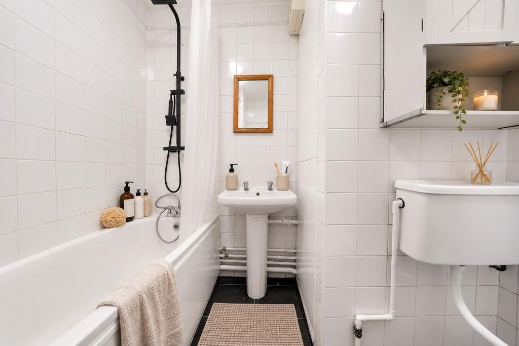 Property photo 3 of 6 Bathroom .Png