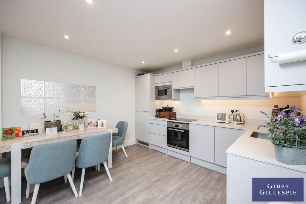 Property photo 2 of 10 3