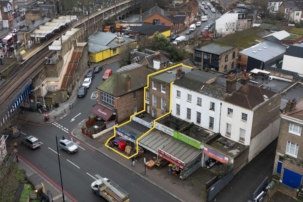 Property photo 3 of 13 1 Bruce Grove, Tottenham, London, N17 6Ra