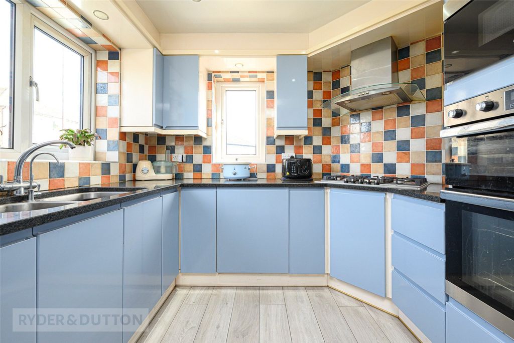 Property photo 3 of 23 Kitchen