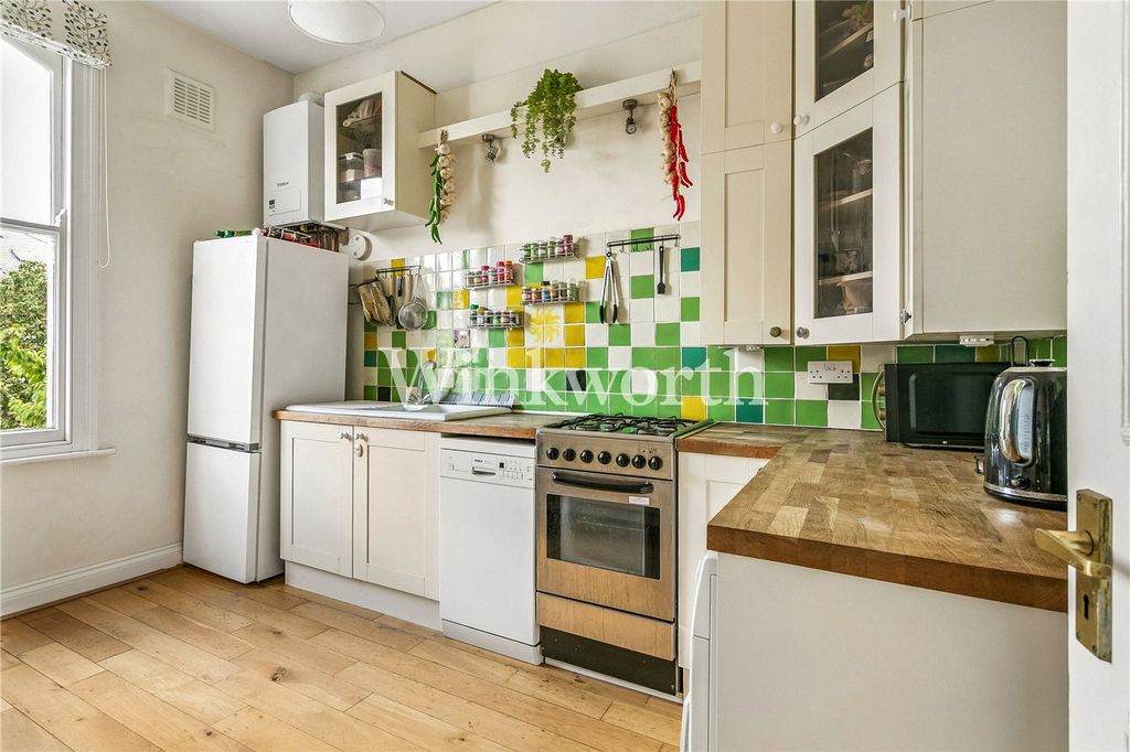 Property photo 2 of 18 Picture No. 11