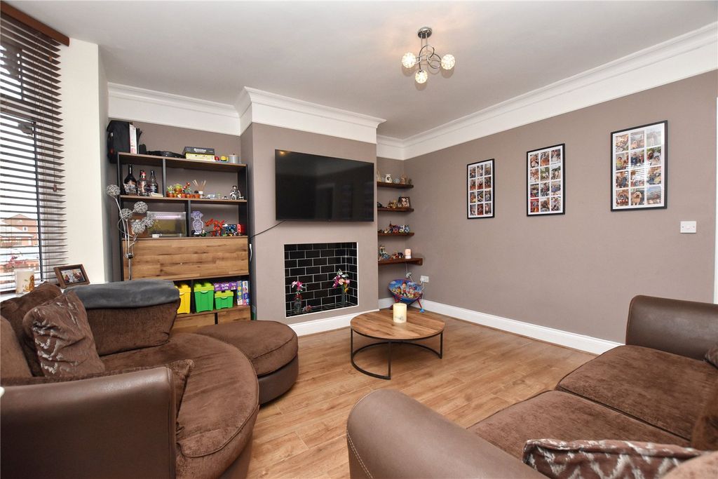 Property photo 2 of 11 Picture No. 13