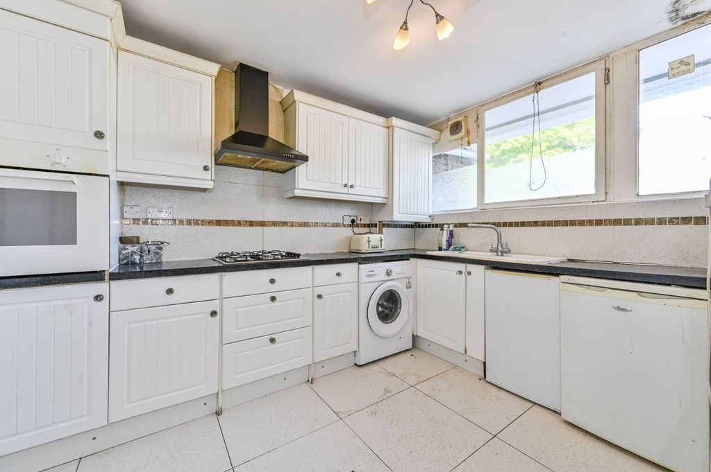 Property photo 3 of 12