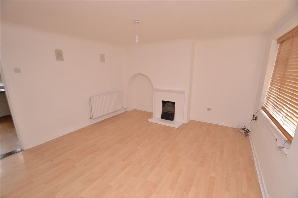 Property photo 3 of 13 Lounge