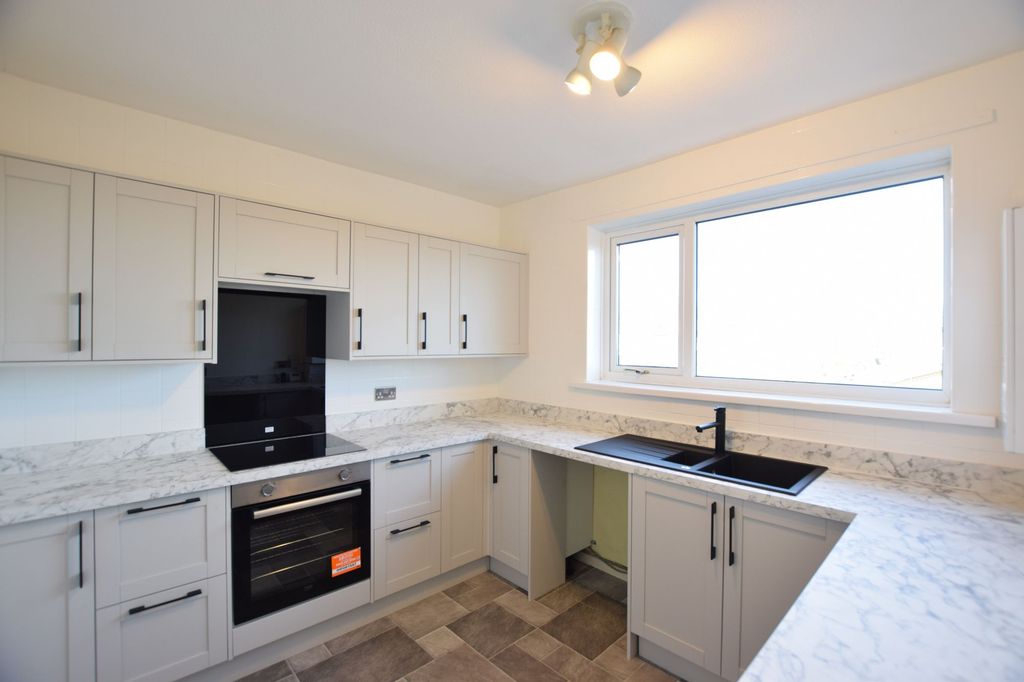 Property photo 1 of 11 Kitchen