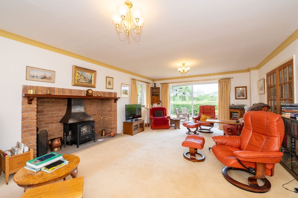 Property photo 2 of 17 Sitting Room