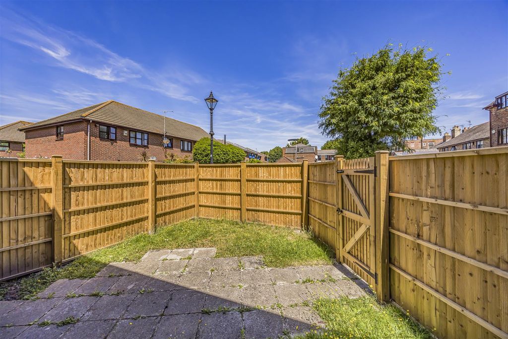Property photo 2 of 15 Garden