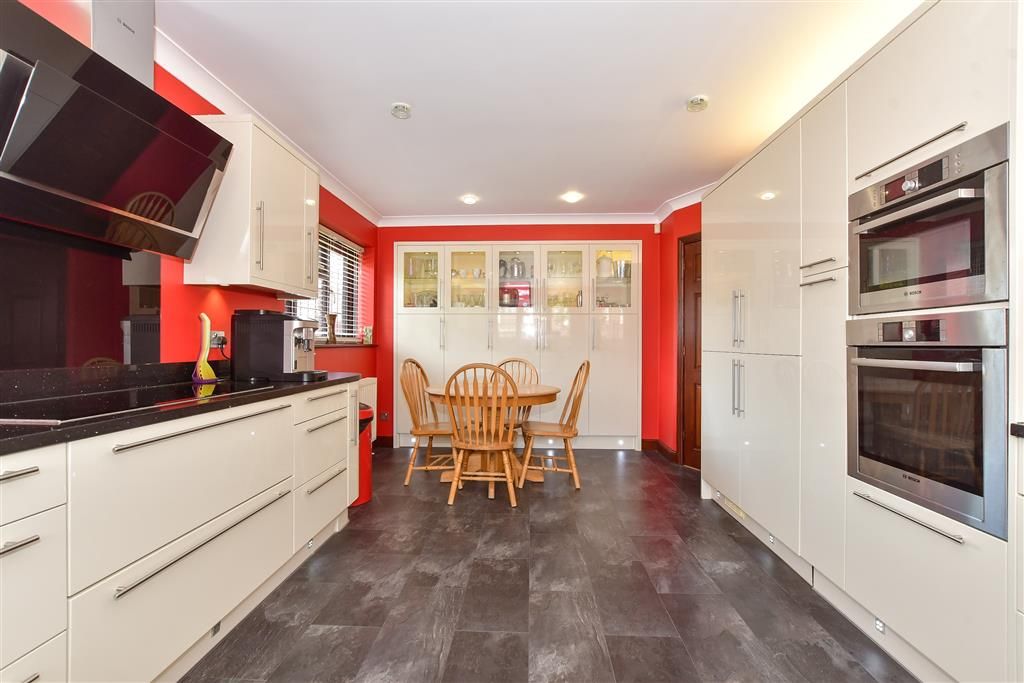 Property photo 3 of 15 Kitchen/ Breakfast Room