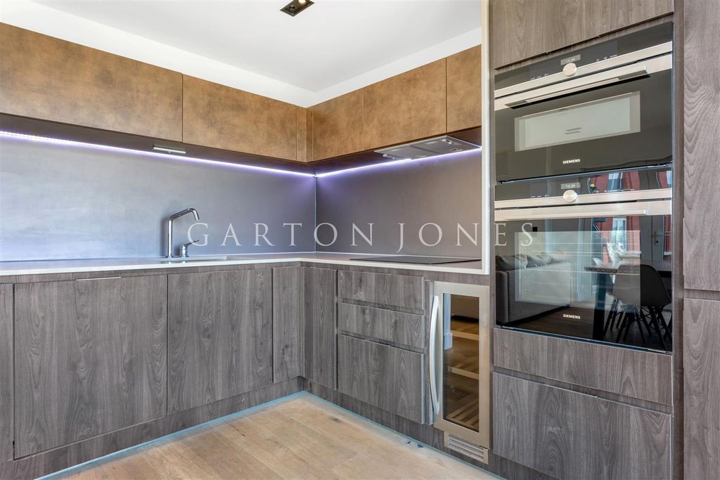 Property photo 3 of 19 Kitchen