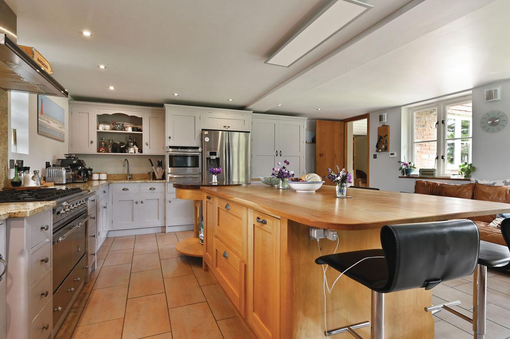 Property photo 3 of 30 Kitchen